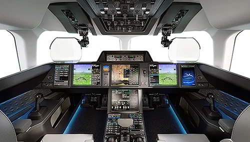 El Falcon 10X ser certificado como avin de transporte pblico de pasajeros. La cabina, con asientos reclinables, est diseada para operacin con un solo piloto en crucero.